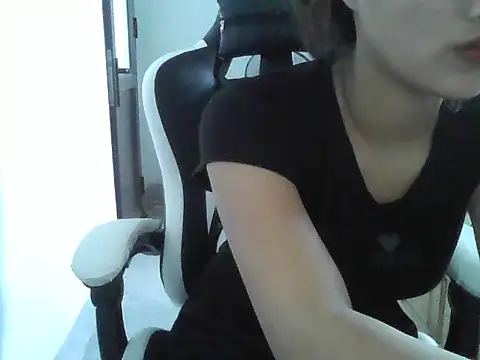 Snapshot of -Nuna- chatting on March 17, 5:55 am -Nuna- online show from March 17, 5:55 am