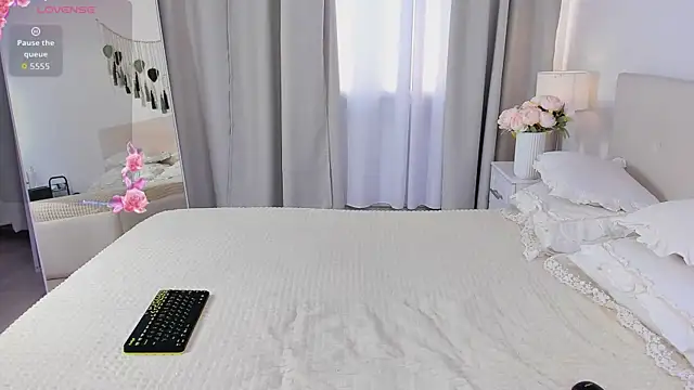 Amina Youn online show from May 4, 12:23 pm