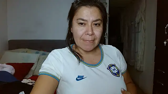 Snapshot of Karo_sexy chatting on December 15, 4:29 am Karo sexy online show from December 15, 4:29 am