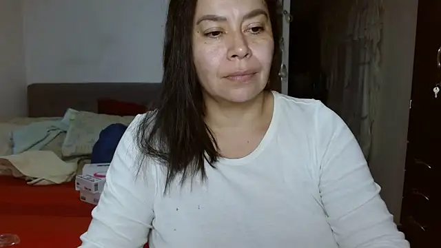 Snapshot of Karo_sexy chatting on December 23, 4:33 am Karo sexy online show from December 23, 4:33 am