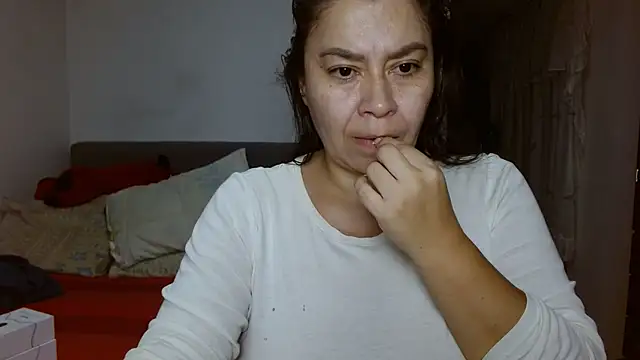 Snapshot of Karo_sexy chatting on December 24, 1:06 am Karo sexy online show from December 24, 1:06 am