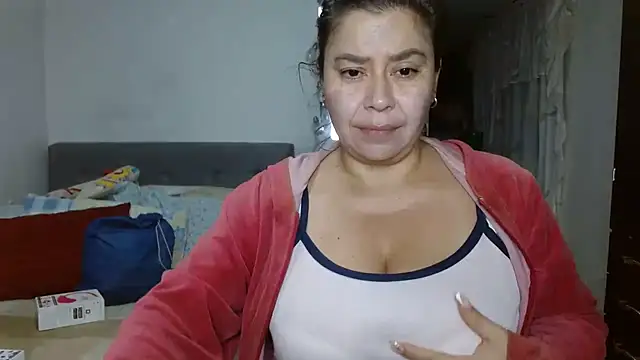 Snapshot of Karo_sexy chatting on January 1, 5:54 am Karo sexy online show from January 1, 5:54 am