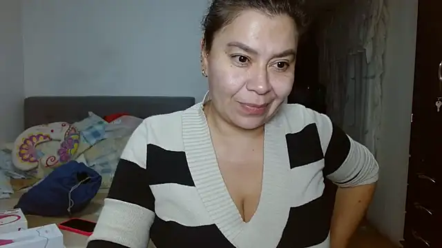 Snapshot of Karo_sexy chatting on January 24, 6:57 am Karo sexy online show from January 24, 6:57 am