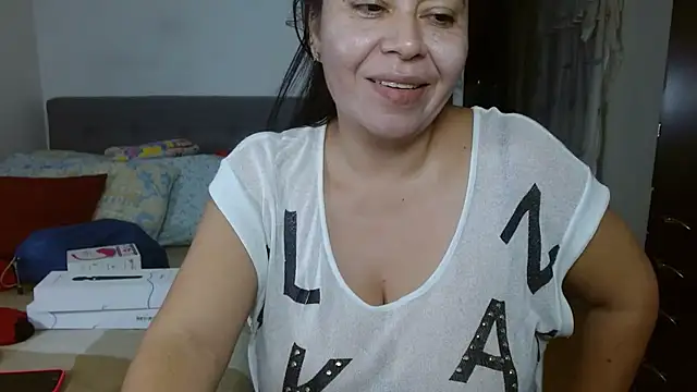 Snapshot of Karo_sexy chatting on February 24, 4:49 am Karo sexy online show from February 24, 4:49 am