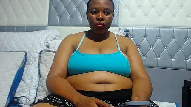 Snapshot of SEXYBUSTYEBONYXX chatting on April 19, 5:01 pm SEXYBUSTYEBONYXX online show from April 19, 5:01 pm