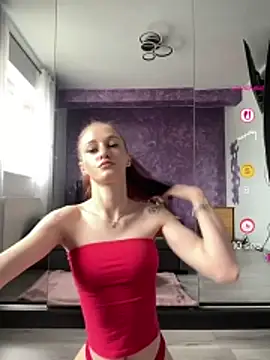 Roxyfoxyyy online show from May 19, 6:20 am