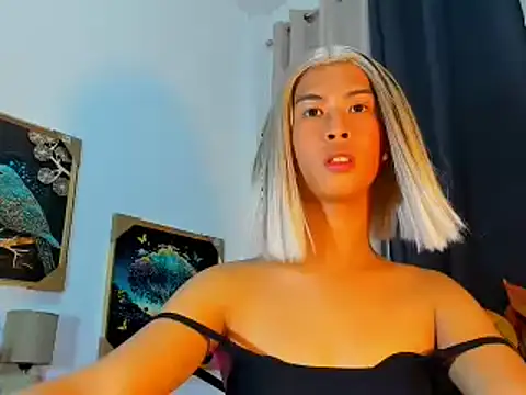 Snapshot of littlemikay chatting on February 9, 7:12 am littlemikay online show from February 9, 7:12 am