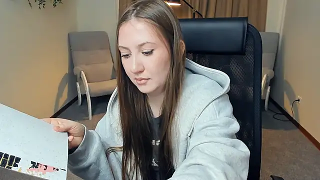 MernaVecchi online show from February 12, 7:58 am