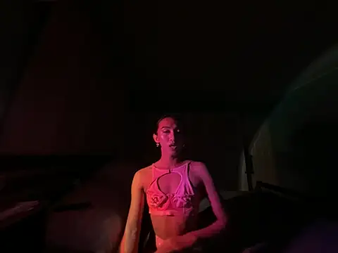 ByutiiKwiin online show from April 13, 1:49 pm