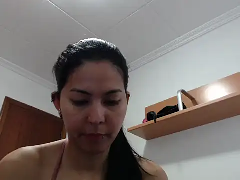 Snapshot of ZeforAitanna chatting on March 5, 11:06 am ZeforAitanna online show from March 5, 11:06 am