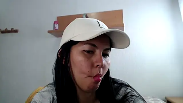 Snapshot of ZeforAitanna chatting on March 24, 11:15 am ZeforAitanna online show from March 24, 11:15 am