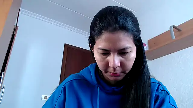 Snapshot of ZeforAitanna chatting on April 1, 9:32 am ZeforAitanna online show from April 1, 9:32 am