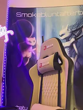 Smokebluntafterblunt online show from February 15, 12:25 pm