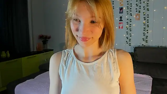 Kiracute18 online show from May 13, 4:15 pm