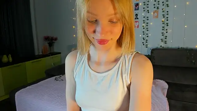Kiracute18 online show from May 19, 7:42 pm