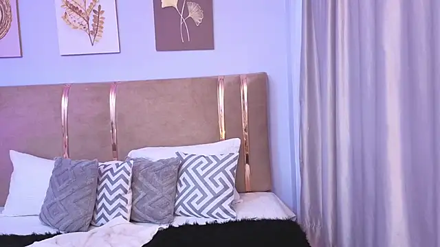 Mia Naive online show from March 15, 12:55 pm