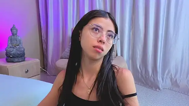 Snapshot of Mia_Naive chatting on April 28, 11:37 am Mia Naive online show from April 28, 11:37 am