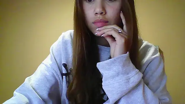 Snapshot of Maf_Girl chatting on February 17, 12:07 am Maf Girl online show from February 17, 12:07 am