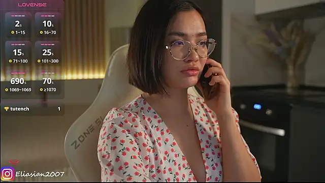 Snapshot of Eliasian chatting on February 27, 8:36 am Eliasian online show from February 27, 8:36 am