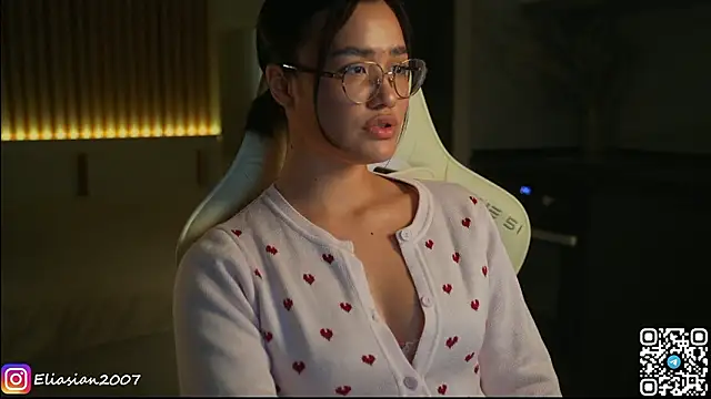 Snapshot of Eliasian chatting on March 12, 12:11 pm Eliasian online show from March 12, 12:11 pm