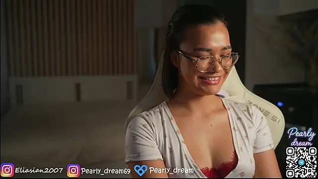 Snapshot of Eliasian chatting on March 15, 12:55 pm Eliasian online show from March 15, 12:55 pm