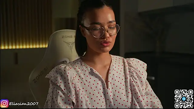 Snapshot of Eliasian chatting on March 19, 8:35 pm Eliasian online show from March 19, 8:35 pm