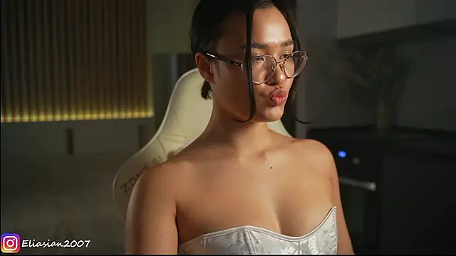 Snapshot of Eliasian chatting on March 27, 1:22 pm Eliasian online show from March 27, 1:22 pm