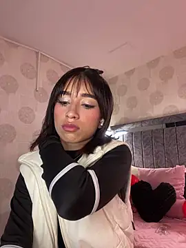 alahia pink online show from February 12, 1:11 am