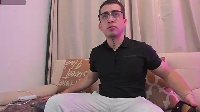 Tommas Jhonson online show from February 18, 3:35 am