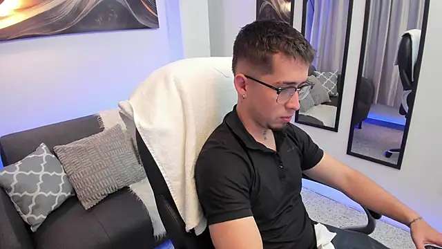 Tommas Jhonson online show from March 17, 3:44 am