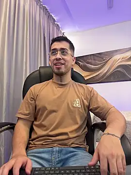 Snapshot of Tommas_Jhonson chatting on July 2, 12:00 pm Tommas Jhonson online show from July 2, 12:00 pm
