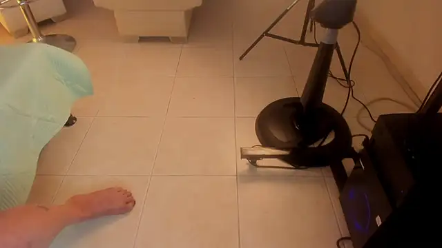 Snapshot of shantall_cruzz chatting on March 25, 3:45 am shantall cruzz online show from March 25, 3:45 am