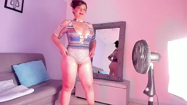 Snapshot of shantall_cruzz chatting on March 27, 4:29 am shantall cruzz online show from March 27, 4:29 am