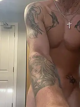 Snapshot of Bolohungdick chatting on February 8, 2:42 pm Bolohungdick online show from February 8, 2:42 pm