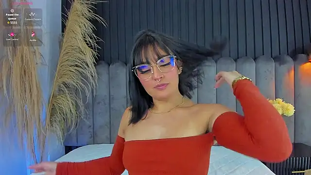 Nanda vixen  online show from February 8, 9:29 pm