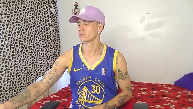 Snapshot of kylian_n chatting on February 8, 2:53 pm kylian n online show from February 8, 2:53 pm