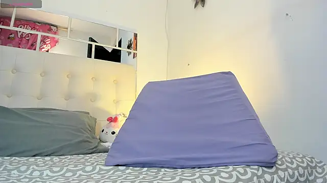 MiaEvans0 online show from May 18, 6:58 pm