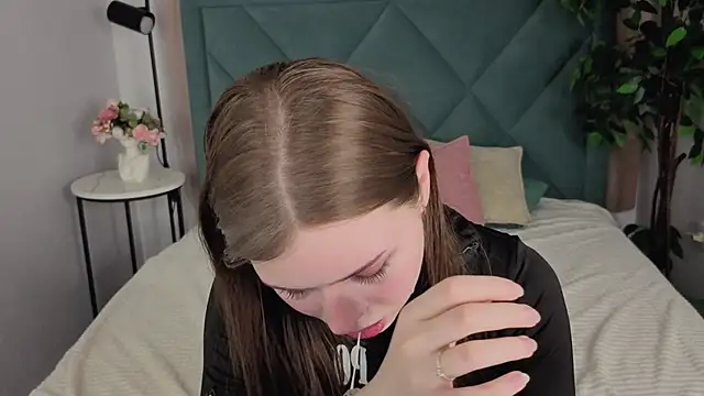 Snapshot of LesleySky chatting on March 21, 8:01 pm LesleySky online show from March 21, 8:01 pm