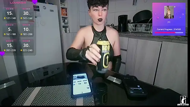 Snapshot of kittyfitty29 chatting on March 18, 7:17 pm kittyfitty29 online show from March 18, 7:17 pm