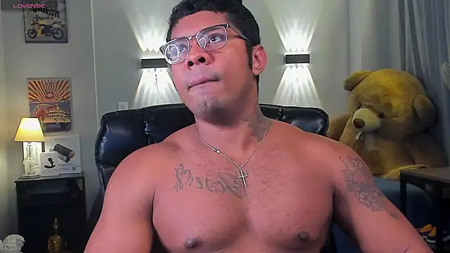 Snapshot of LEOHRDZ chatting on February 15, 11:34 pm LEOHRDZ online show from February 15, 11:34 pm