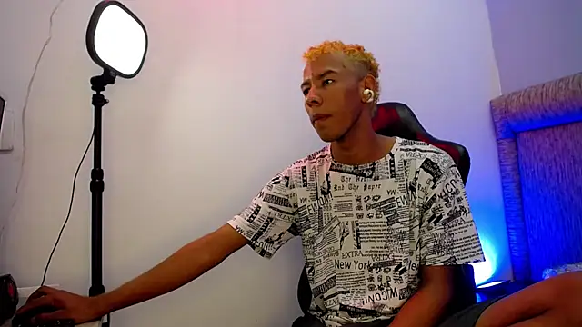 Taylerr 19 online show from February 11, 3:22 am