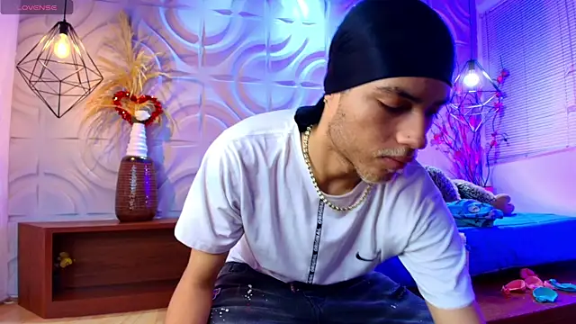 ItsZairen online show from May 7, 3:45 am