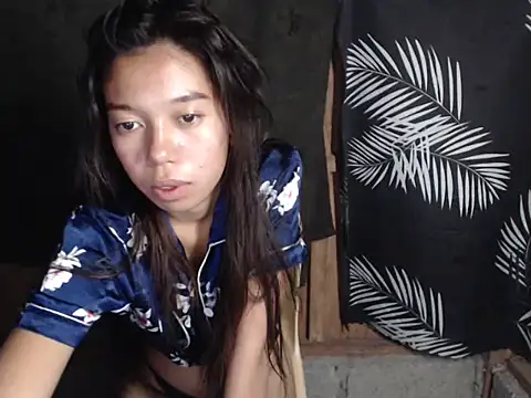 urgirlyflor online show from April 9, 11:37 am