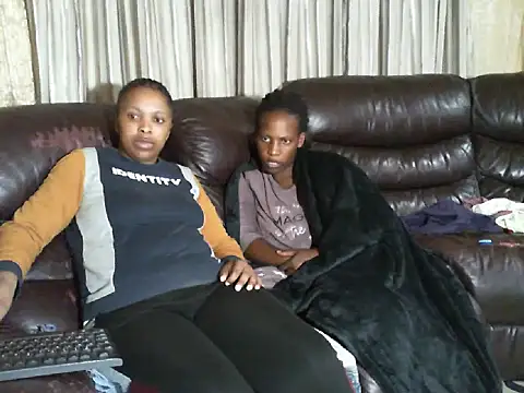 Snapshot of Caramel-Diva chatting on April 6, 8:32 pm Caramel-Diva online show from April 6, 8:32 pm