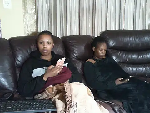 Snapshot of Caramel-Diva chatting on April 13, 6:52 am Caramel-Diva online show from April 13, 6:52 am