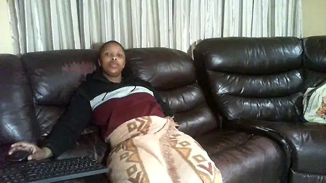 Snapshot of Caramel-Diva chatting on April 17, 5:49 pm Caramel-Diva online show from April 17, 5:49 pm