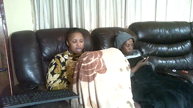 Snapshot of Caramel-Diva chatting on April 20, 7:44 am Caramel-Diva online show from April 20, 7:44 am