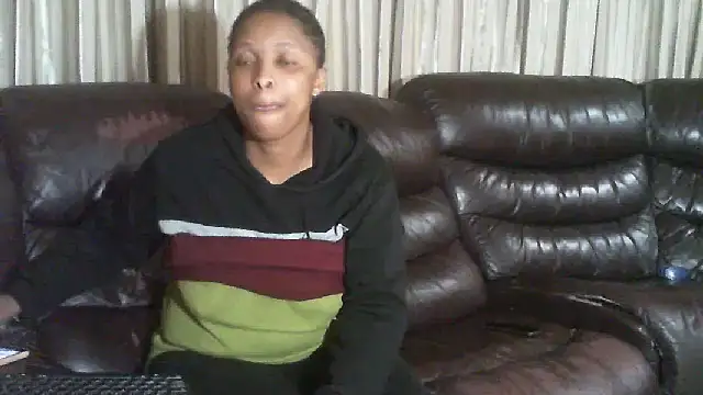 Snapshot of Caramel-Diva chatting on April 23, 1:35 pm Caramel-Diva online show from April 23, 1:35 pm