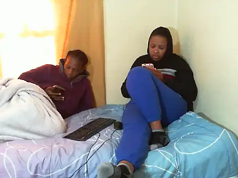 Snapshot of Caramel-Diva chatting on May 20, 7:25 am Caramel-Diva online show from May 20, 7:25 am