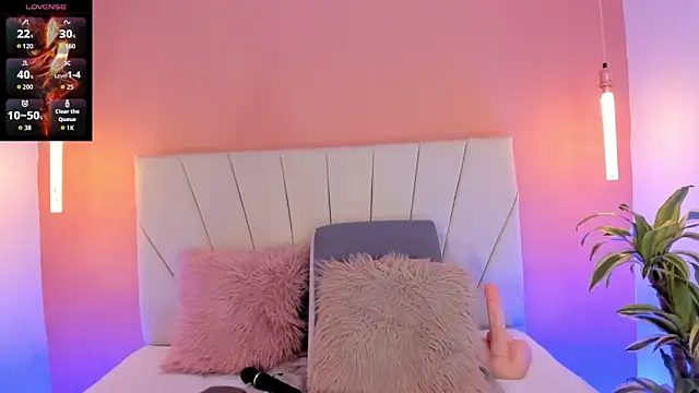 Snapshot of celeste_lewiss chatting on March 14, 1:01 am celeste lewiss online show from March 14, 1:01 am